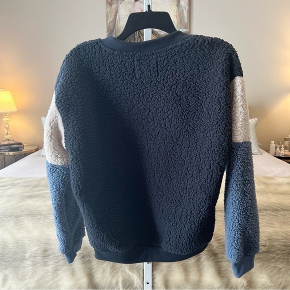 AMERICAN EAGLE Teddy Bear Fleece XS Pullover Blue Off White Striped Long Sleeve - Picture 3 of 12